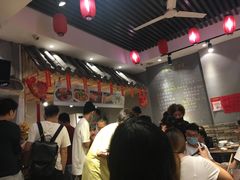 大堂-爆炸头阿姨小四川正宗川味小吃(无任何分店)