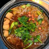 去火锅店不吃火锅，吃砂锅粉丝煲[调皮]