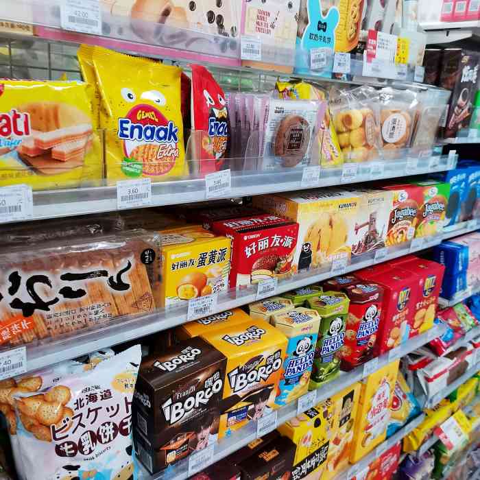 超市发罗森(万柳店)-"在他家买了一些跨年小零食,坐等五月天线上.