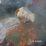用传统的炭炉吃火锅才是贴近生活
