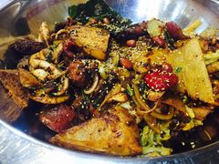 -愉肴麻辣香锅(中山路店)