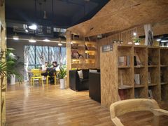 -新华里咖啡书吧(新华书店小寨店)