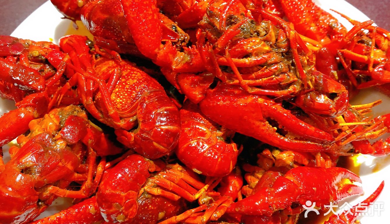 家住在这附近,家庭聚会固定地点之一。包间多