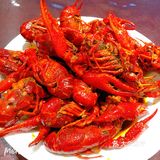 家住在这附近,家庭聚会固定地点之一。包间多