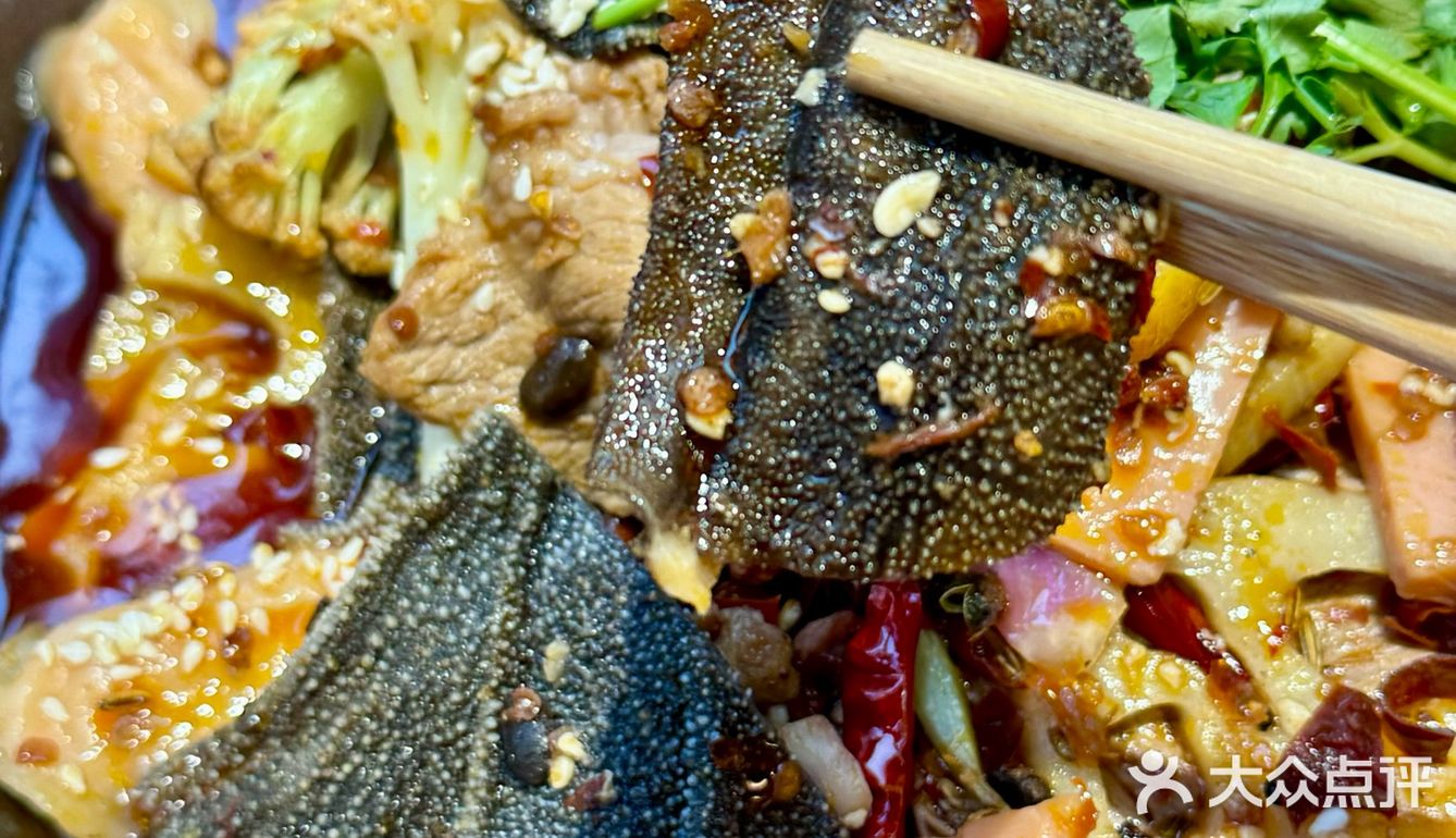 重庆火锅卷出新花样，火锅还能炒起吃。