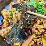 重庆火锅卷出新花样，火锅还能炒起吃。