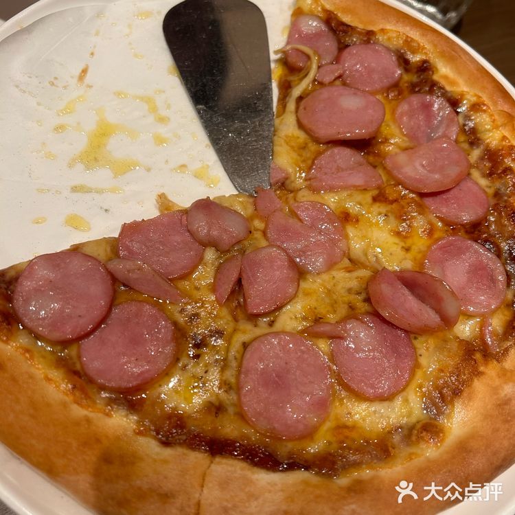 切一块西冷蘸油爆虾的蒜油,再卷上一叉子意面