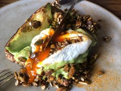 牛油果吐司-BOR Eatery(安福路店)