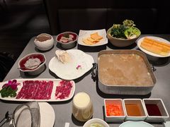 -左庭右院鲜牛肉火锅黑金店(陆家嘴中心店)