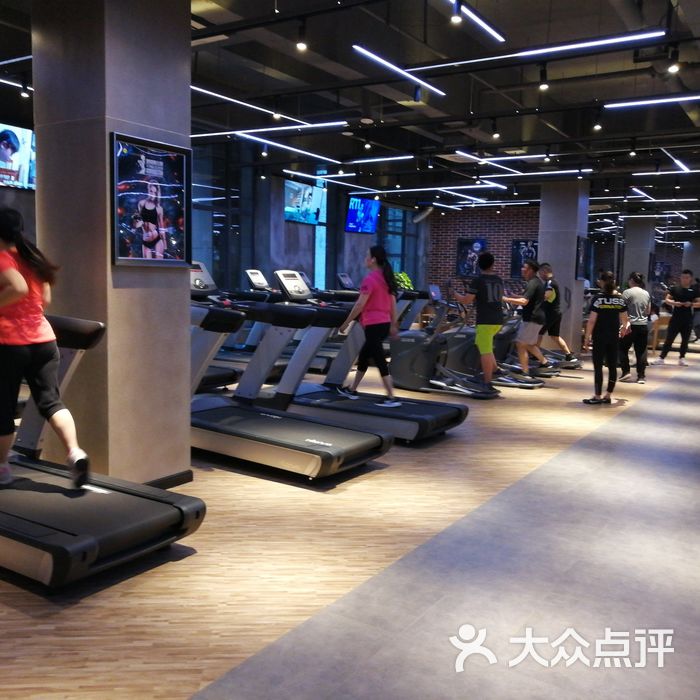 邦尼恒温游泳健身会馆