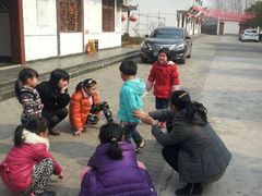 小朋友们一起丢手绢-武汉世外桃源农庄