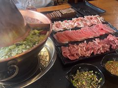 -果松木炭酸菜铜火锅·外婆参鸡汤