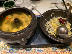 -云海肴·汽锅鸡·云南菜(天山百盛优客店)