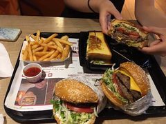-The Habit Burger Grill 哈比特汉堡(复兴soho店)