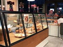 面包甜点陈列柜-Dough&Joe团憩(瑞虹天地月亮湾店)