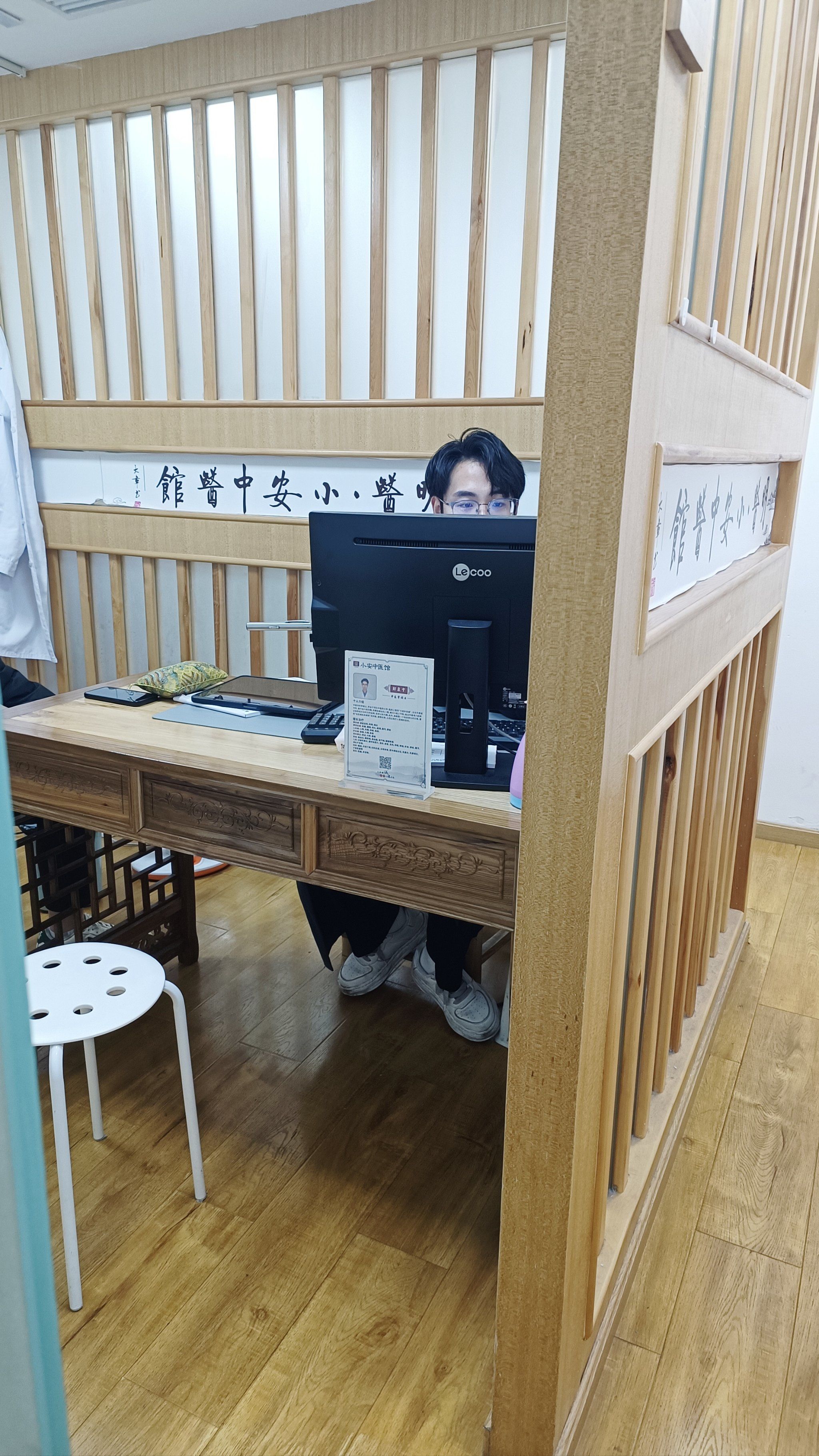 包含佑安医院代诊服务，陪诊挂号住院登记咨询的词条