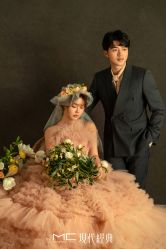 -现代经典婚纱摄影