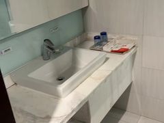 -昆明朗威酒店(昆明站火车站双桥夜市风情街店)