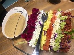 彩虹沙拉-临界音乐酒馆·小龙虾·江湖菜(华熙LIVE·鱼洞店)