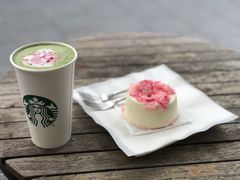 樱绽草莓茶拿铁-星巴克(兰桂坊店)