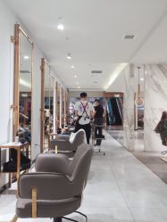 点击看大图 大厅-3AM HAIR SALON烫发染发接发