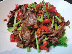 -鱼鲜饭香·招牌汽锅剁椒鱼头王