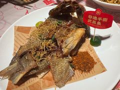 -肥肥虾庄·金牌油焖大虾(汉街SKP店)