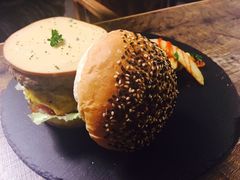 -HIGH FIVE哈福手工汉堡(桂林路店)