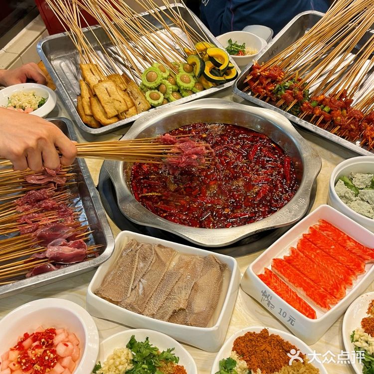 成都新晋串串排队王，一口香到破防……