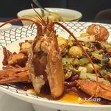 现代时尚渝味菜馆，麻辣的大龙虾霸道得板