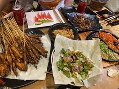 -何师烧烤·香辣蟹·川菜·30年老品牌(太古里旗舰店)