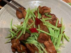 榆耳藜蒿小炒-七色云蔬食(喜邻里店)