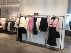 -URBAN REVIVO(上海中庚漫游城店)