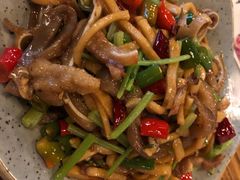 酱猪儿炒乳香干-胡桃里音乐酒馆(东区店)