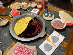花胶鸡鸳鸯锅-巴将军·非遗老字号火锅(解放碑店)