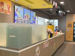 -麦当劳(轻轨曹杨路店)