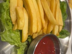 -山野的朋友露营炭火烤肉