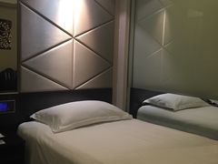 -桔子酒店(上海西藏北路地铁站店)