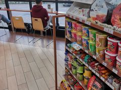 零售区-全家便利店(天目山路三店)