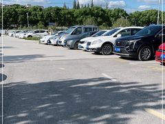 -新场古镇-停车场