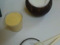 -志龙皇冠吃货椰子铺