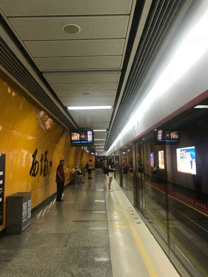 西场(地铁站)-"特色可能就是暂时全广州市内最长的电梯地铁.