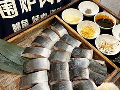 -围炉肉舍•炭烤活鳗•丹东海鲜烤肉(步行街店)