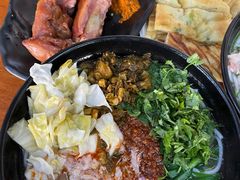 -鸿浩扒猪脚米线