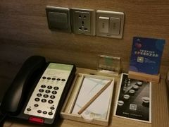 -西安大雁塔科技大学地铁站亚朵酒店