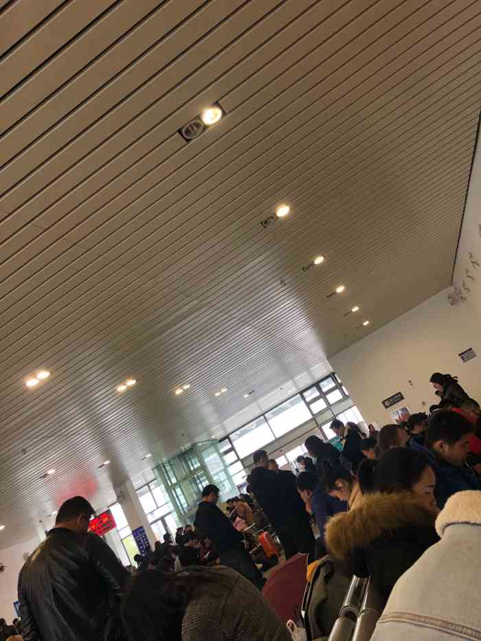 黄冈西站-"人流量还好,城际到武汉很方便,而且现场自.