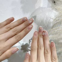 -花岐款式专研健康美甲沙龙