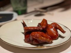脆皮乳鸽-荣轩(新荣记环球金融中心店)
