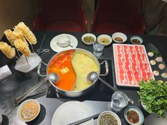 -鲜入唯煮·港式海鲜牛肉火锅(金宝街店)