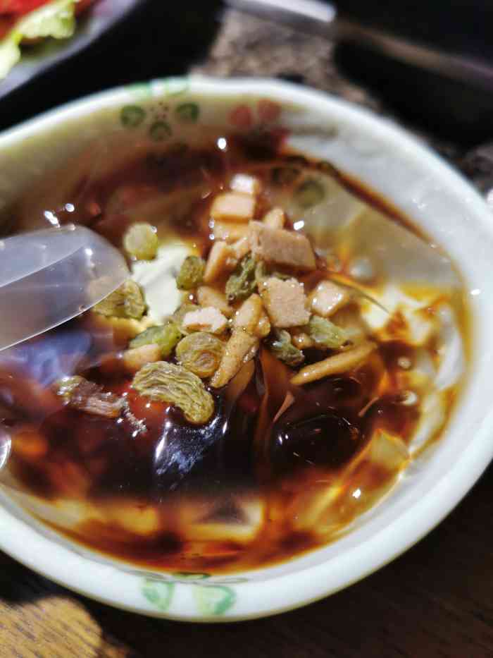 煎水记火锅(绿地店)-"武汉第一高楼旁边哦～绿地606呢,在店门.